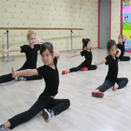 艾诗琳幼儿中国舞