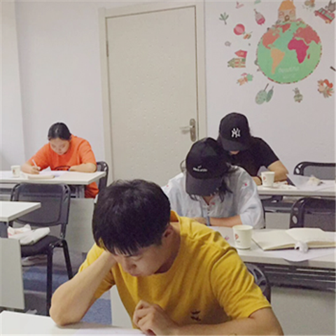 莱特外语学校