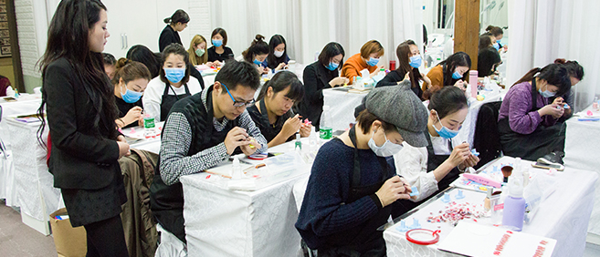 韩国柯模思化妆学校加盟