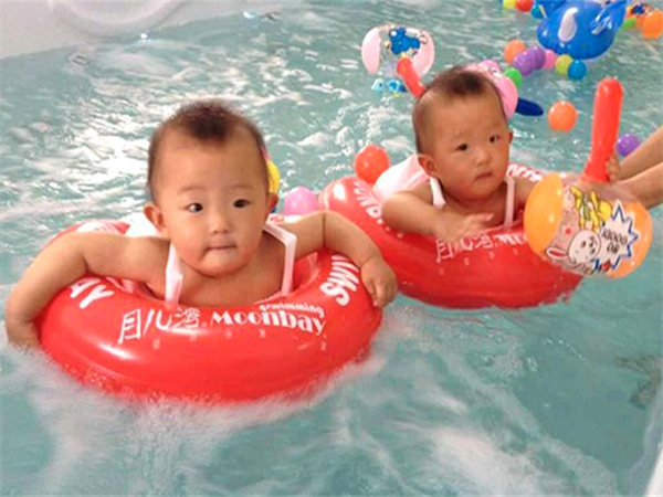 月儿湾婴幼儿游泳馆 月儿湾婴幼儿游泳馆