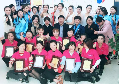 唯魅艺化妆美甲学校加盟