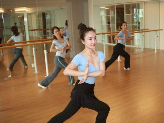 快乐形体舞蹈中心加盟 快乐形体舞蹈中心加盟