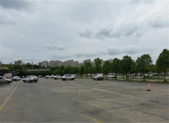 锦隆基地易驰驾校加盟