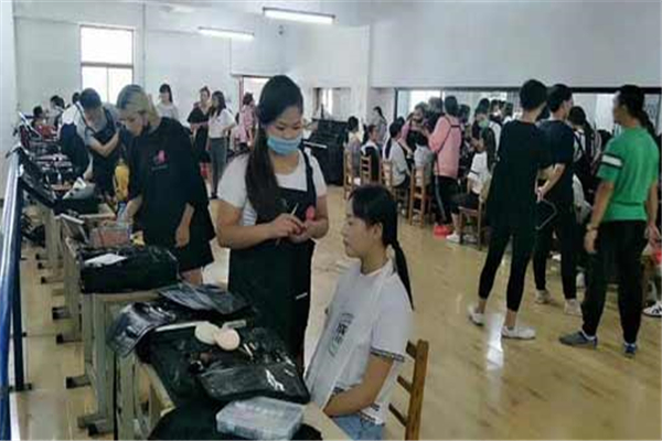 成远化妆培训加盟 成远化妆培训加盟
