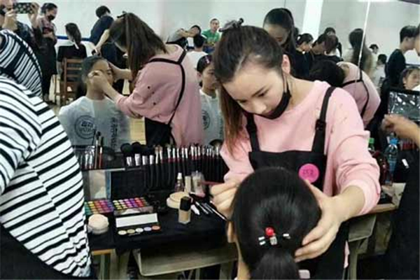 成远化妆培训加盟 成远化妆培训加盟